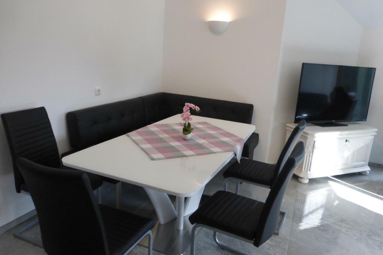 Ferienwohnung Am Groelisbach Roetgen Bagian luar foto